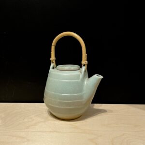 Trine Ribert - Hånddrejet keramisk te kande